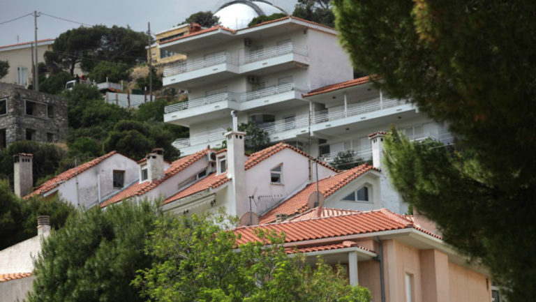 Αυξήθηκαν οι οικοδομικές άδειες αλλά μειώθηκε ο όγκος τον Ιούλιο