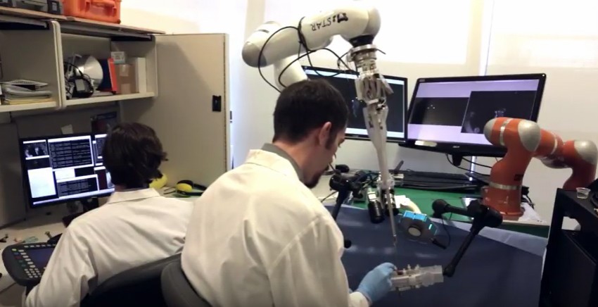 Αυτόνομο ρομπότ κάνει εγχείρηση καλύτερα από έμπειρους χειρούργους
