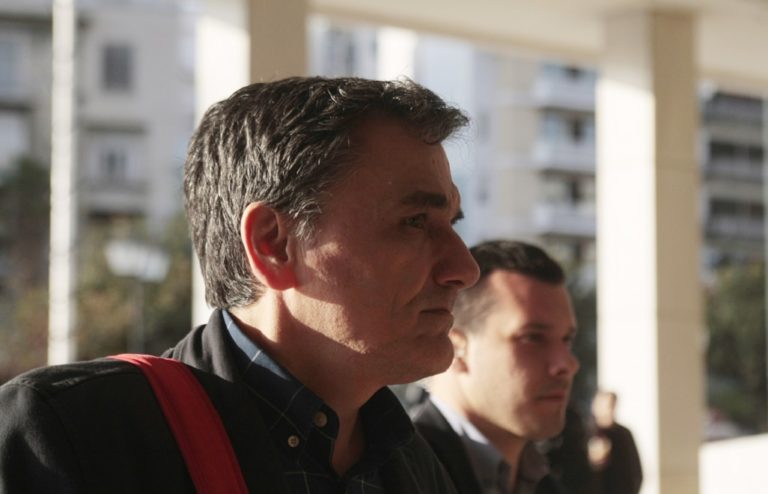 Συνεχείς διαβουλεύσεις με στόχο την εκταμίευση των 7,5 δισ.