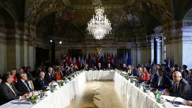 Επανεκκινούν οι συνομιλίες για την ειρήνευση στη Συρία