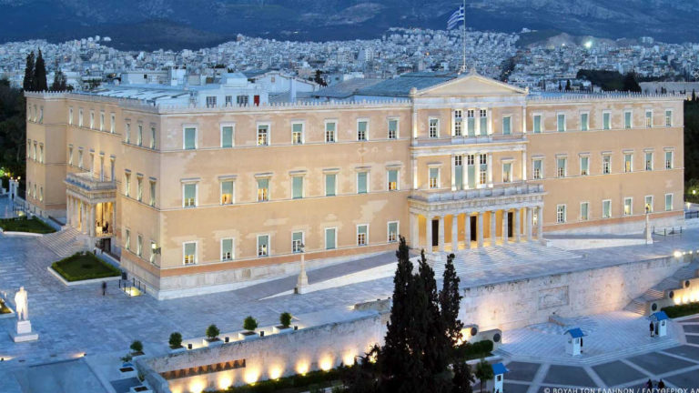 Στη Bουλή κατατίθεται το νομοσχέδιο με τα προαπαιτούμενα