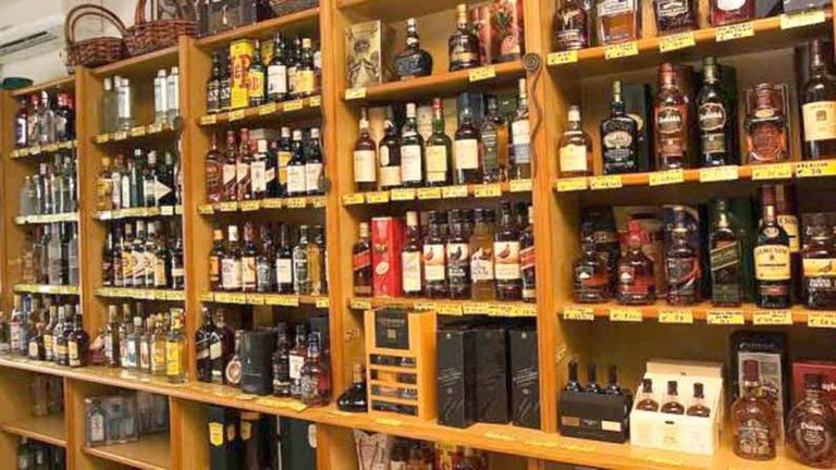 Πάνω από 8.000  φιάλες ποτών -“μπόμπες” εντόπισε το ΣΔΟΕ
