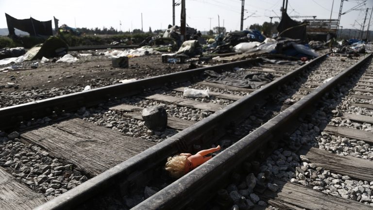 Άδειασε η Ειδομένη – Ξαναλειτούργησε η σιδηροδρομική γραμμή (video)