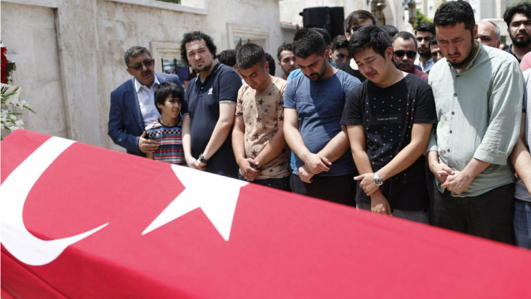 Τους 43 έφτασαν οι νεκροί της τρομοκρατικής επίθεσης στην Κωνσταντινούπολη