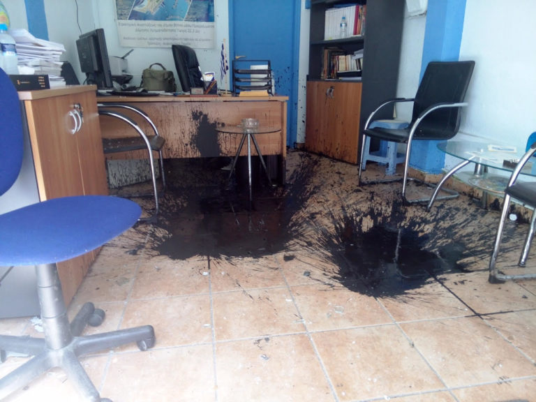 Βόλος: Πρόκληση ζημιών στα γραφεία της “Ελλήνων Συνέλευση” στο Βόλο