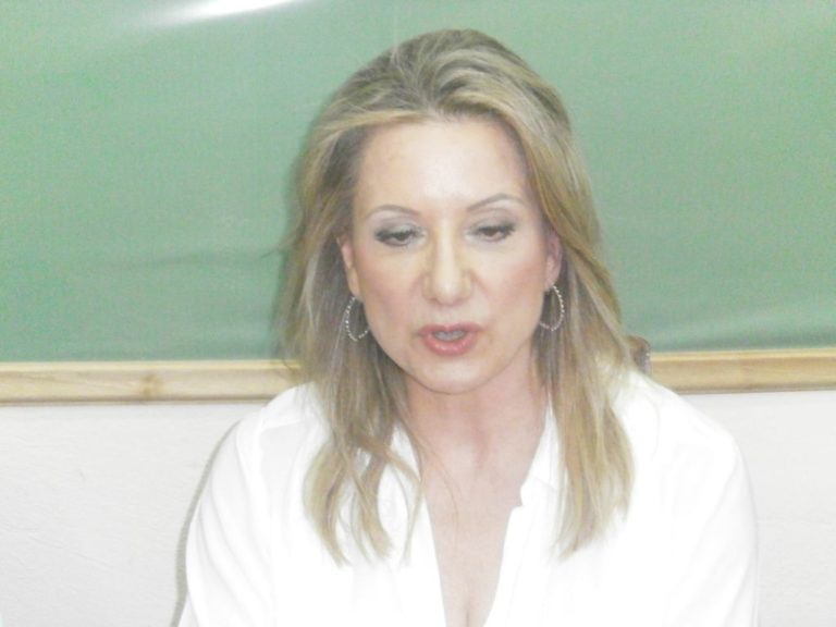 “Η λύση να έχει προοδευτικό πρόσημο” δηλώνει η Κ. Φαρμάκη