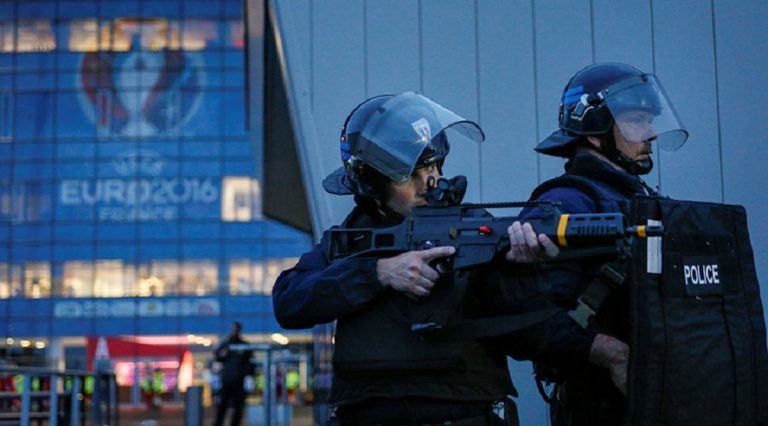 Ολάντ: Υπαρκτή η απειλή τρομοκρατικής επίθεσης στο Euro 2016