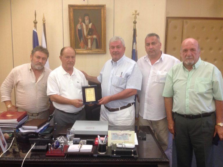 Ζάκυνθος – Στα «σκαριά» αδελφοποίηση με το δήμο Σαρωνικού