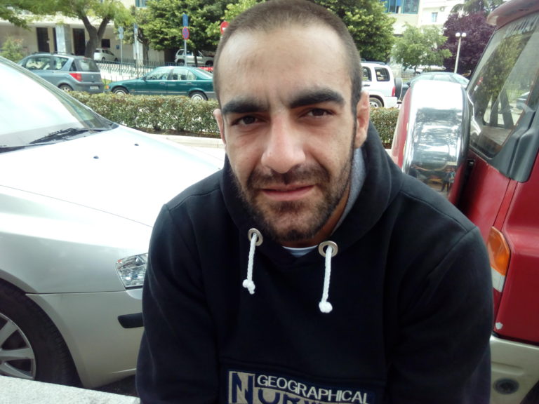 Ένας “ήρωας” με αθλητικά παπούτσια