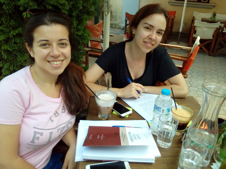 Διάβασμα στο café