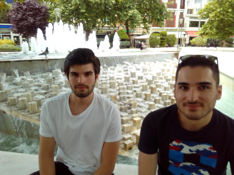 Φεύγουν από την Κομοτηνή  με δάκρυα στα μάτια