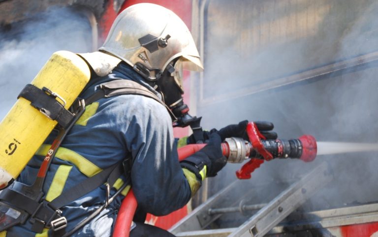 Βόλος: Φωτιά και έκρηξη σε σπίτι στη Μηλίνα – Σοβαρά εγκαύματα υπέστη 58χρονος
