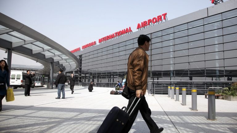 Τρεις τραυματίες από έκρηξη πυροτεχνημάτων στο αεροδρόμιο της Σαγκάης