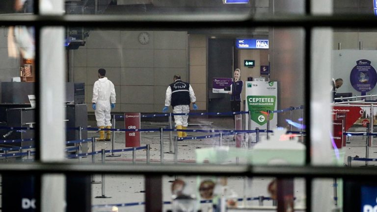 Στο δικαστήριο 17 ύποπτοι για την επίθεση στο Ατατούρκ