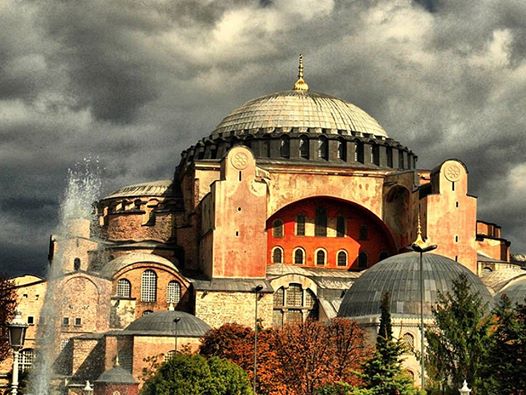 Πλεκτή μικρογραφία της  Αγίας Σοφίας στην Κομοτηνή