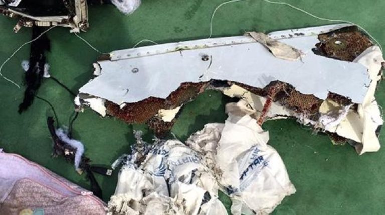 EgyptAir: Βρέθηκαν συντρίμμια αλλά όχι τα μαύρα κουτιά