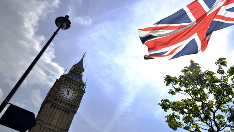 Brexit-Βρετανία: Μία στις πέντε βρετανικές επιχειρήσεις προειδοποιεί με φυγή