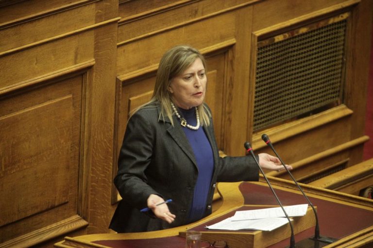 Ε. Καρακώστα: Δεν θεωρώ ότι ο κ. Φίλης “διαφήμισε” τη συγκέντρωση του “Παραιτηθείτε” (audio)