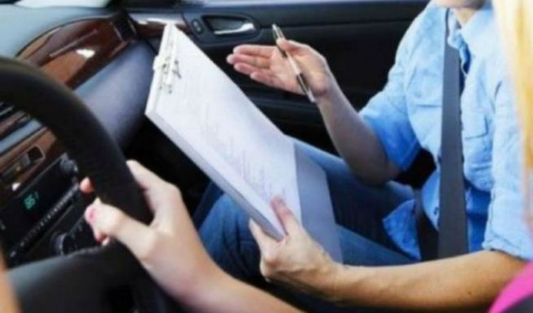 Yπ. Μεταφορών: Οι εκπαιδευτές οδήγησης φέρουν την ευθύνη της μη διεξαγωγής των εξετάσεων