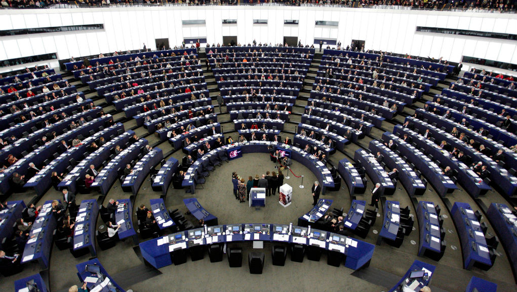 FAZ: Το Ευρωκοινοβούλιο θα ζητήσει άμεση ενεργοποίηση της διαδικασίας αποχώρησης της Βρετανίας