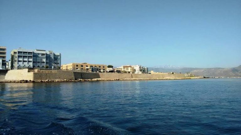 Με υφάλους θα προστατευθούν τα Τείχη
