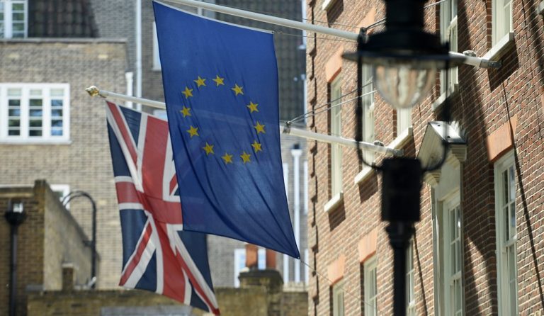 Με πέντε μονάδες μπροστά το Brexit, λένε οι δημοσκοπήσεις