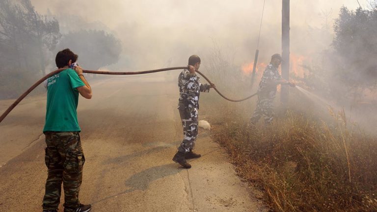 Υπό μερικό έλεγχο τα δύο πύρινα μέτωπα στη Ρόδο