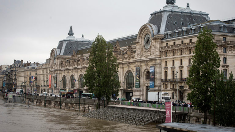 Συναγερμός για τις πλημμύρες στο Παρίσι  – Στα 6 μέτρα η στάθμη του Σηκουάνα (video)