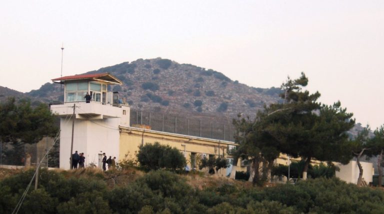 Τιμούν τους δολοφονημένους αστυνομικούς
