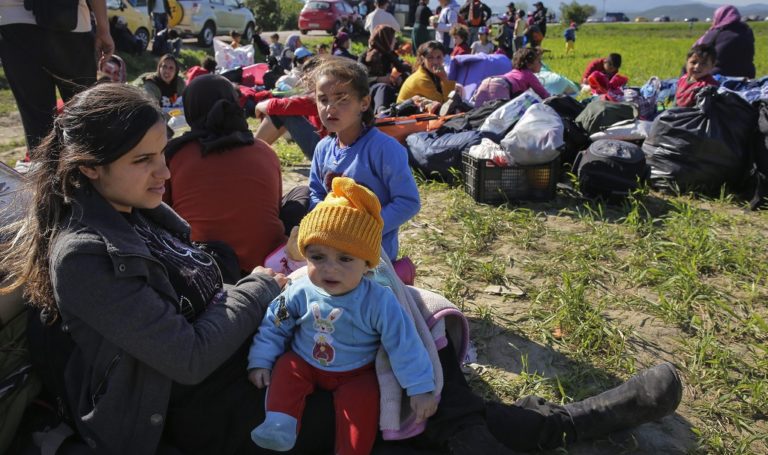 Συγκεντρώσεις υπέρ της ένταξης των προσφυγόπουλων στα σχολεία