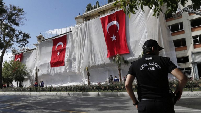 Βομβιστική επίθεση σε αστυνομικό τμήμα στη νοτιοανατολική Τουρκία
