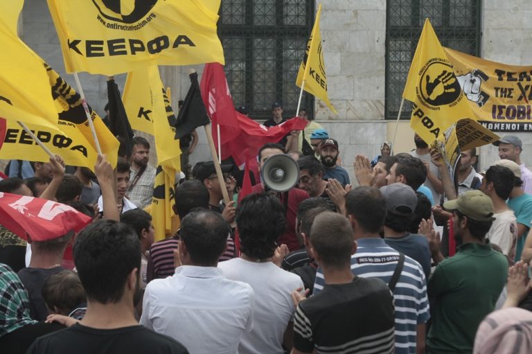 Δήμος Αθηναίων: Συζήτηση για το προσφυγικό και συγκέντρωση αλληλέγγυων έξω από το Δημαρχείο