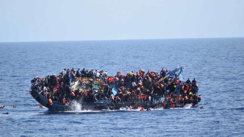 Τα πτώματα 21 γυναικών και ενός άνδρα εντοπίστηκαν σε λέμβο στη Μεσόγειο