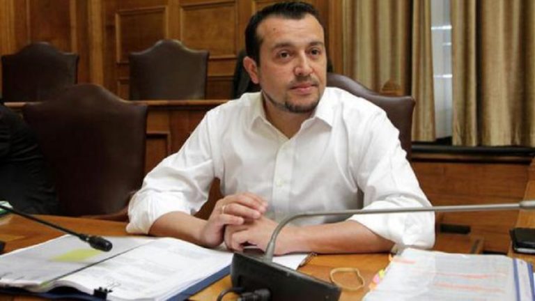 60 δικόγραφα από 7 τηλεοπτικούς σταθμούς στο γραφείο του υπουργού Επικρατείας
