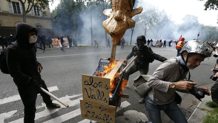 Οδομαχίες στο Παρίσι με τραυματίες και συλλήψεις (video)