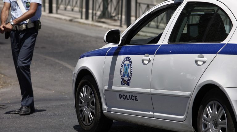 Μέλη του “Ρουβίκωνα” εισέβαλαν στην πρεσβεία του Μεξικού