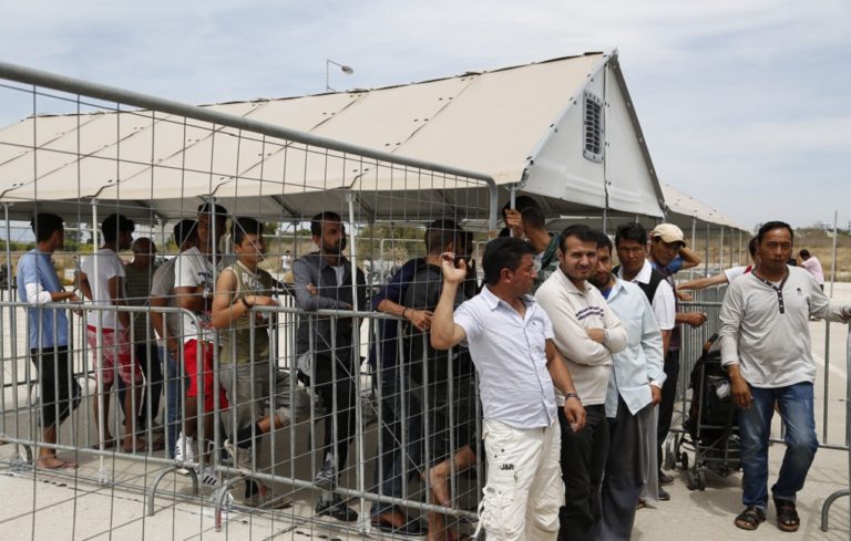 Σε εξέλιξη η προκαταγραφή προσφύγων σε Αθήνα και Θεσσαλονίκη