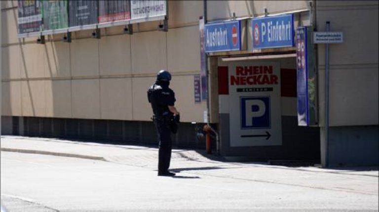 Γερμανία: Σκοτώθηκε ο ένοπλος μασκοφόρος του Kinopolis