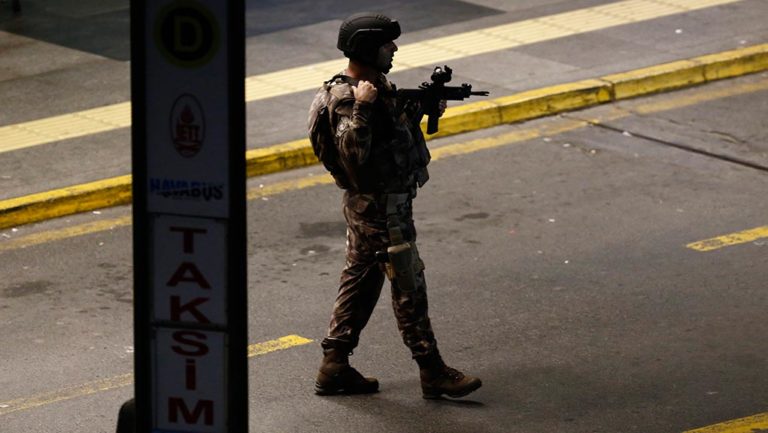 Περί πραξικοπημάτων και πολιτικών ισορροπιών