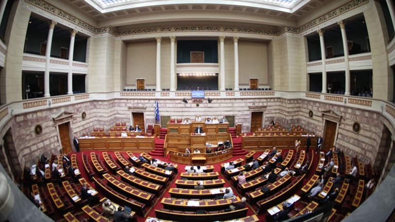 Αντιδράσεις αντιπολίτευσης για το νομοσχέδιο με τα μέτρα-αντίμετρα