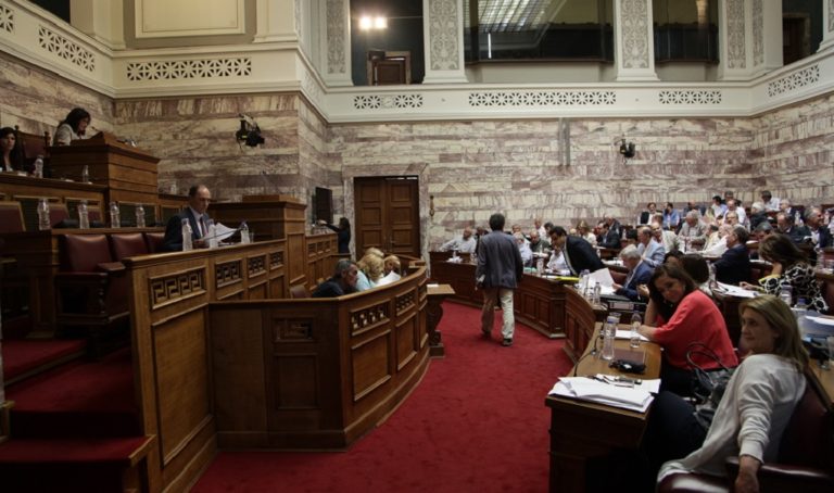 Επεισόδιο με τη Χρυσή Αυγή στη συζήτηση για τον αναπτυξιακό