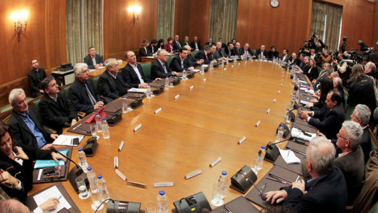 Προτεραιότητα στα νομοσχέδια για την ανάπτυξη και την κοινωνία