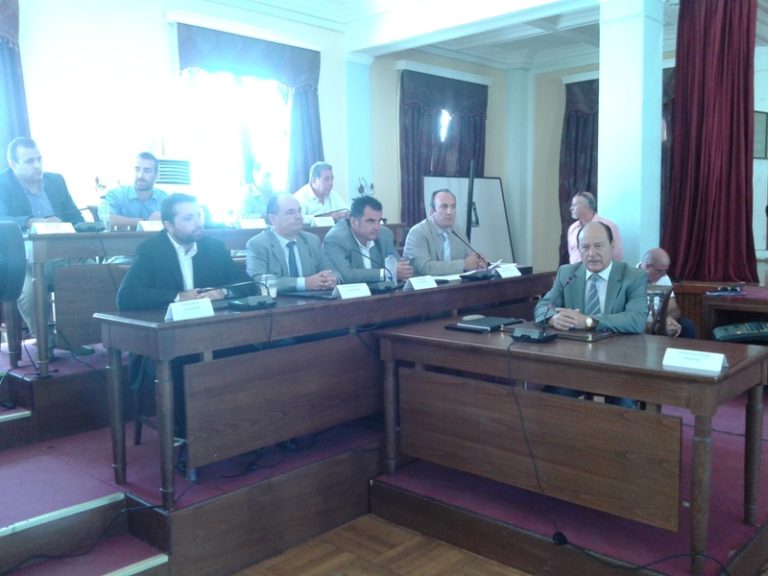 Ζάκυνθος: Με φραστικές επιθέσεις αντιμετώπισε το δημοτικό συμβούλιο τις καταγγελίες της ένωσης γονέων
