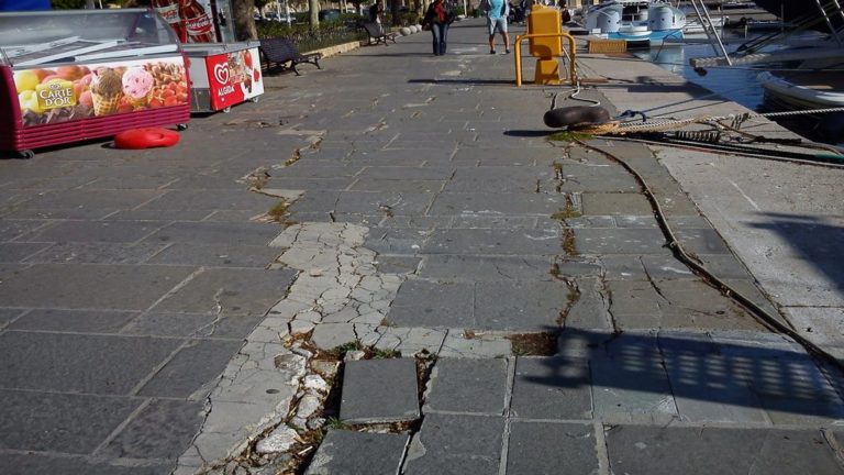 Ρόδος: Κατασκευή πεζοδρομίων και ασφαλτοστρώσεις