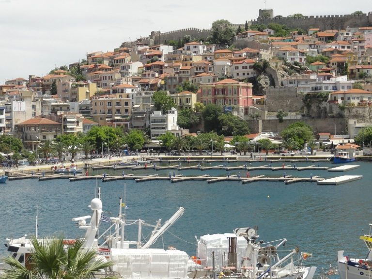 Καβάλα: Υδατοδρόμιο στο λιμάνι
