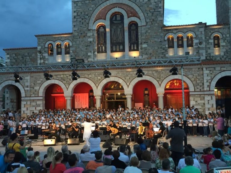 Βόλος: Τα παιδιά τραγούδησαν για την Ναυτική Εβδομάδα