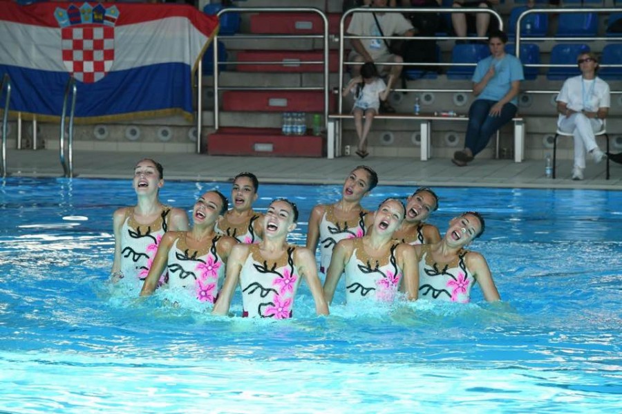 Το ομαδικό της Εθνικής με τις δύο Σερραίες 