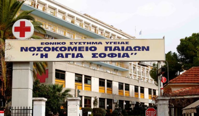 Ηράκλειο: Με αεροσκάφος της Πολεμικής Αεροπορίας μεταφέρθηκε στην Αθήνα το 20 μηνών κοριτσάκι που δέχθηκε επίθεση από ροτβάιλερ
