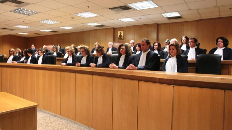 Αντισυνταγματική η αναδρομική περικοπή συντάξεων των καθηγητών ΑΕΙ