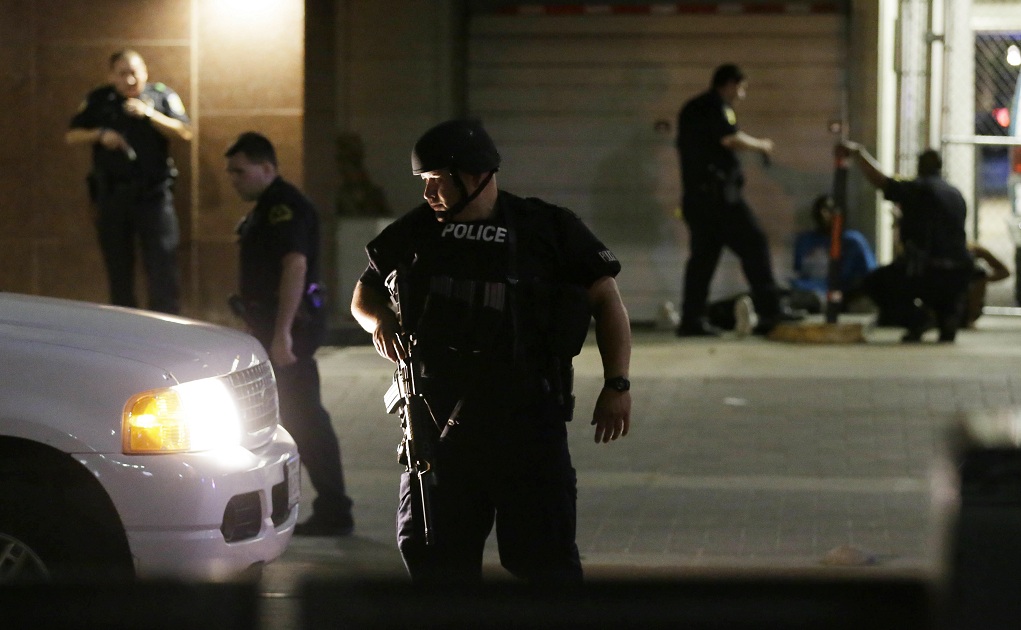 5 νεκροί αστυνομικοί στο Ντάλας – Ομπάμα: “Άγρια επίθεση” (photo & video, update)